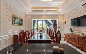 Luxury Apartment, City View | Living area | 45-inch Smart TV with satellite channels - Ben Thanh Maison (Ben Thanh)