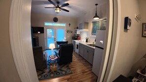Microwave, oven, stovetop - Cozy Guest House for Moms Day travelers or long term professionals (Shelton)
