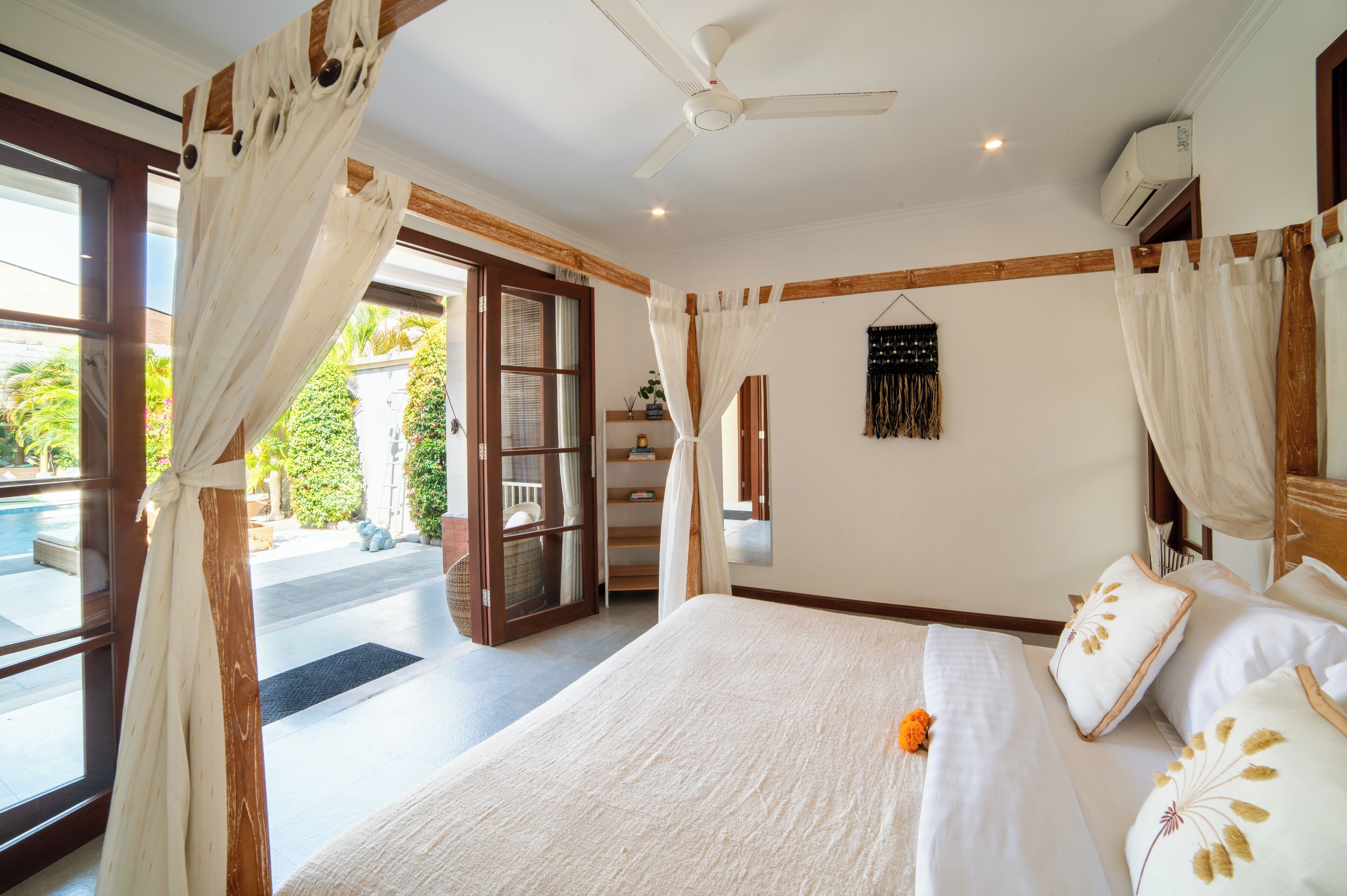 Quarto casal luxo, 3 quartos | Individualmente mobiliados, ferros/tábuas de passar roupa