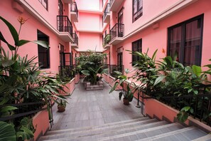 المنطقة المحيطة بالمنشأة