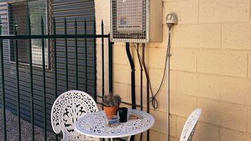 تناول الطعام بالخارج