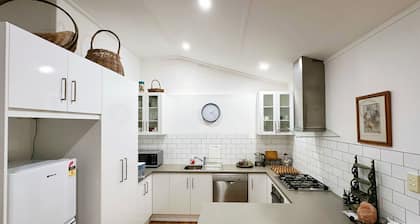 Cottage Bliss on Moonta Main St - Your Perfect cozy Moonta getaway!