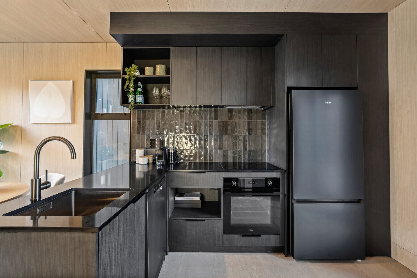 Refrigerador, microondas, horno, placa de cocina