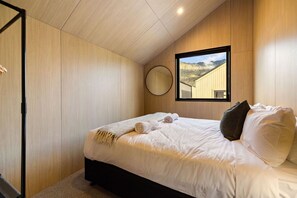 2 soverom, strykejern/-brett, reiseseng for barn og wi-fi