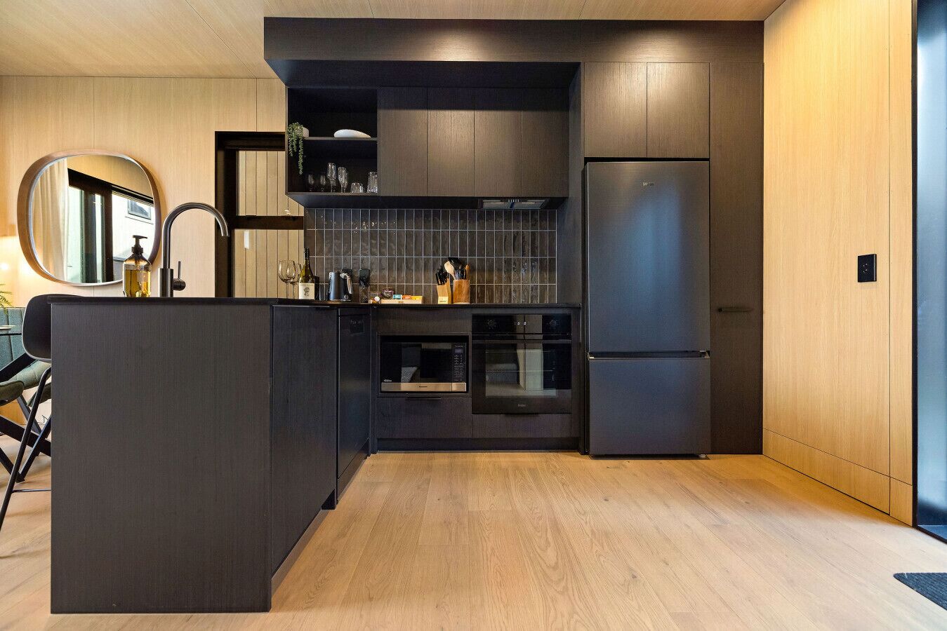 ثلاجة، ميكروويف، فرن، موقد طهي مسطح