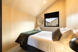 2 soverom, strykejern/-brett, reiseseng for barn og wi-fi