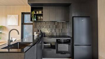 Kühlschrank, Mikrowelle, Ofen, Herdplatte