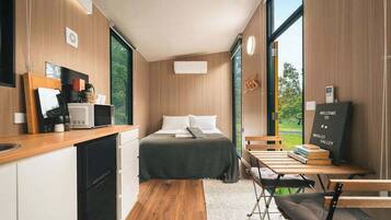 1 bedroom, bed sheets