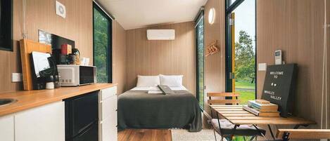 1 bedroom, bed sheets