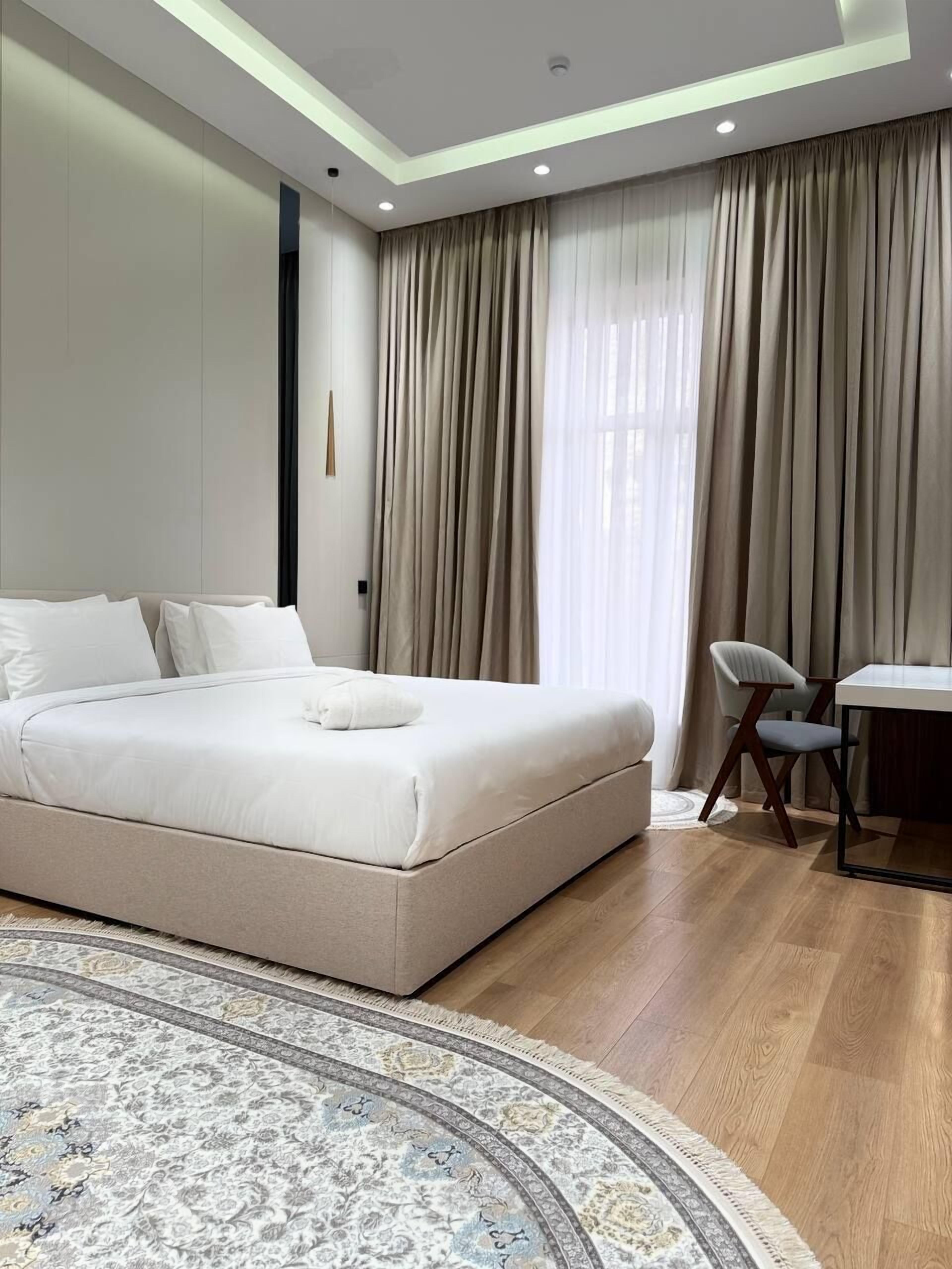 Suite superior | Caja de seguridad en la habitaci ón y espacio para trabajar con laptop 