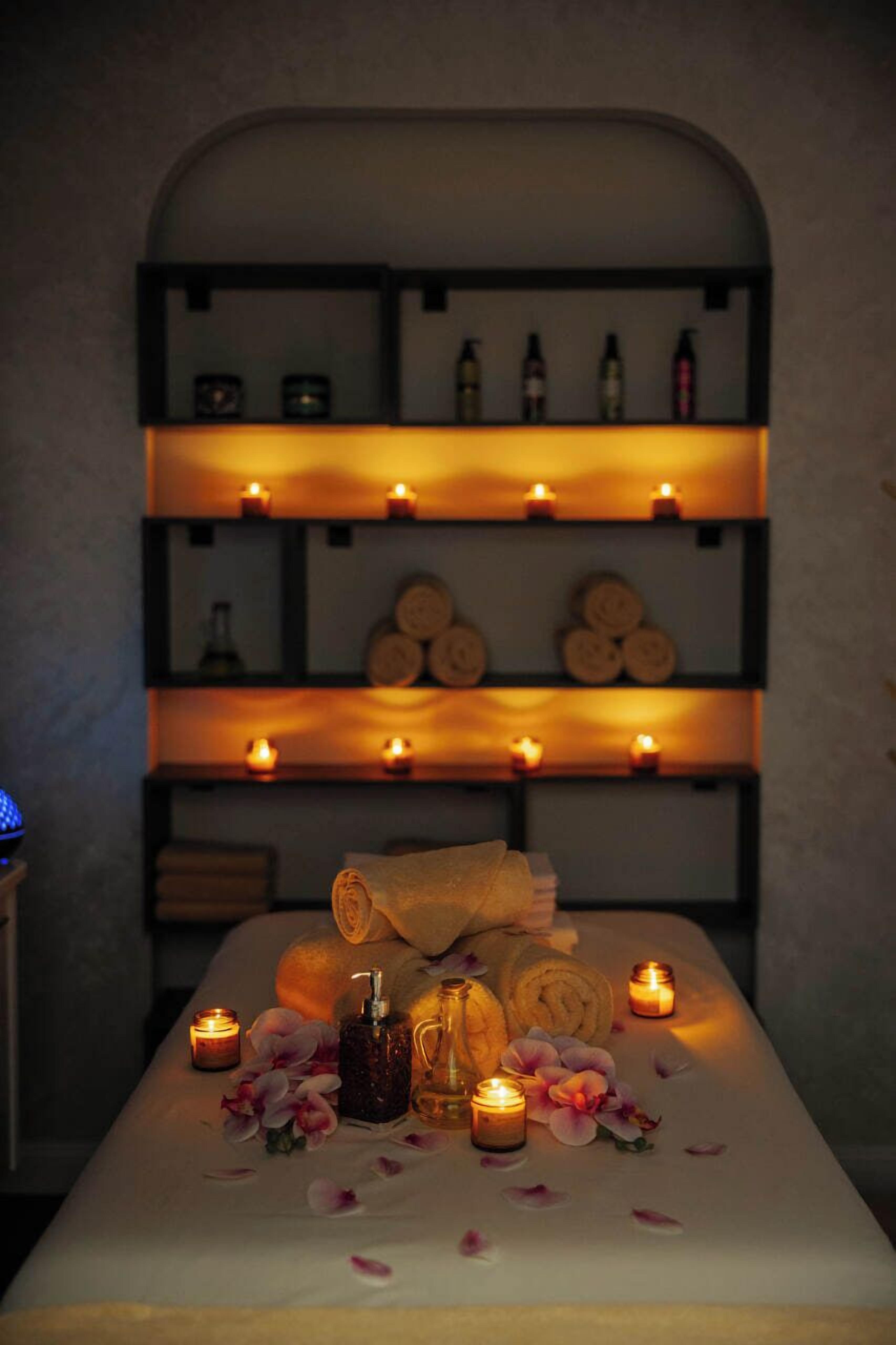 Sauna, bain à remous, hammam, bains de boue, massages