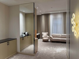 Superior Apartment | Wardrobe