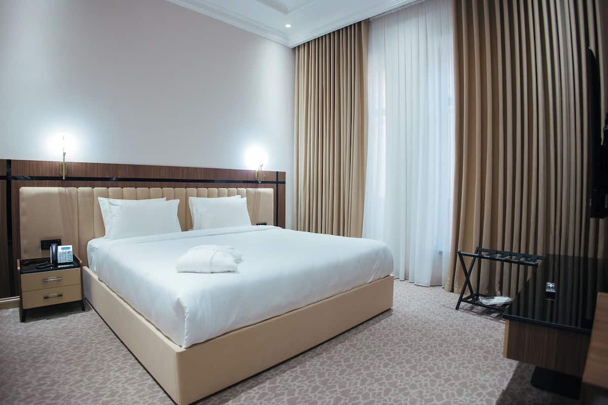 Standard Double Room | In-room safe, laptop workspace, soundproofing, rollaway beds (surcharge)
