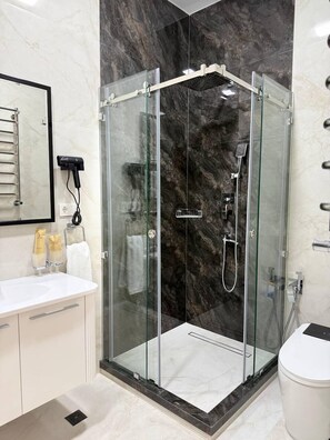 Superior Suite | Bathroom
