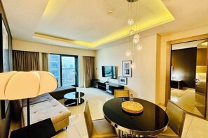 Restaurant - Luxurious 1BR Apartment at Damac Tower, Paramount (Dubai)