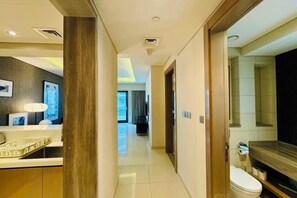 Restaurant - Luxurious 1BR Apartment at Damac Tower, Paramount (Dubai)