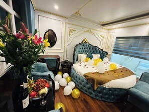 Suite, Balcony, City View | Premium bedding, pillowtop beds, minibar, desk - Aloha Hotel (Ha Noi)