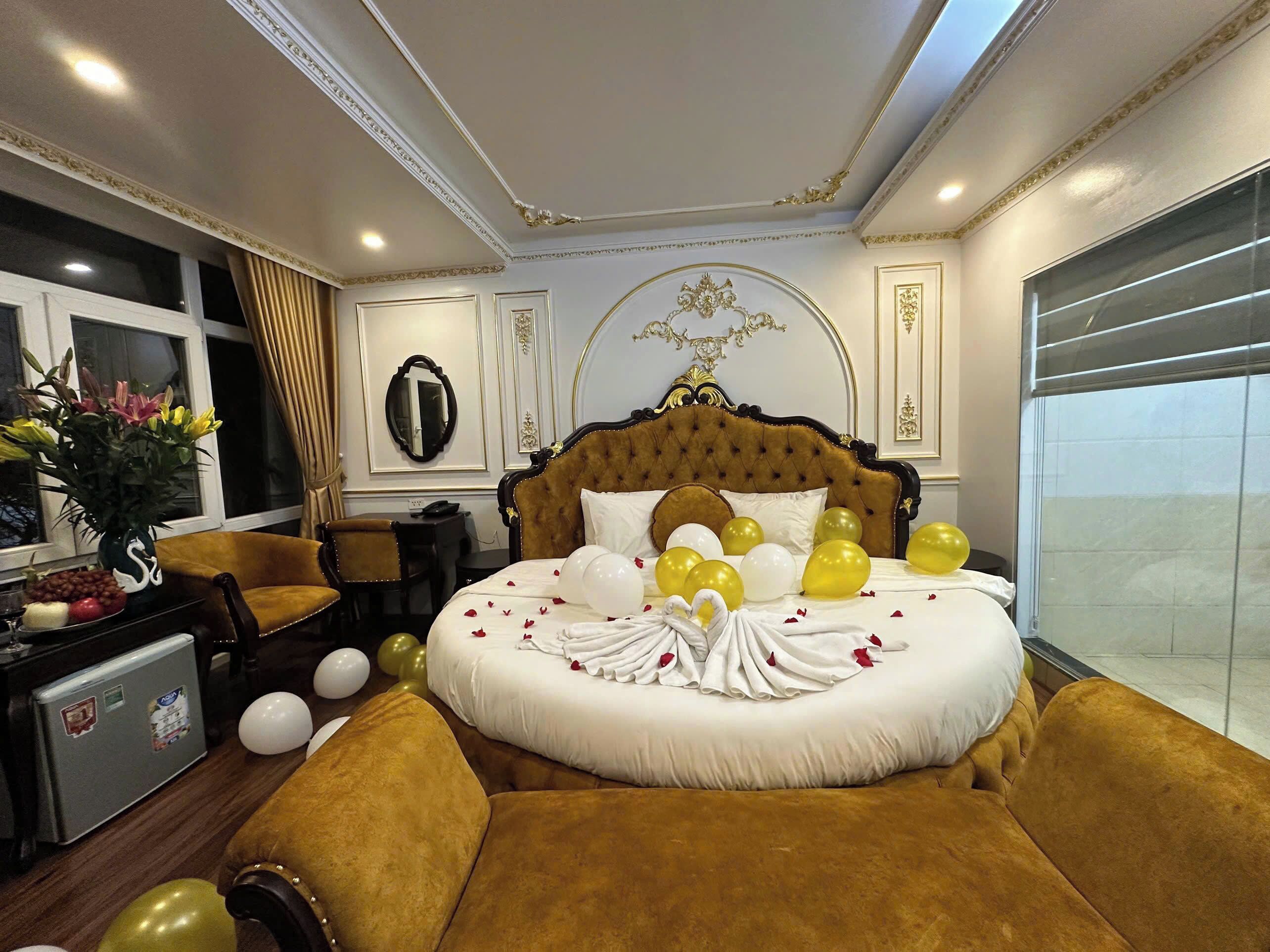 Suite, Balcony, City View | Premium bedding, pillowtop beds, minibar, desk