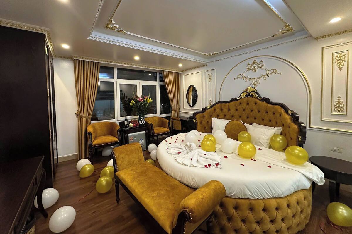 Suite, balcón, vista a la ciudad | Ropa de cama de alta calidad, camas con pillow-top y minibar 