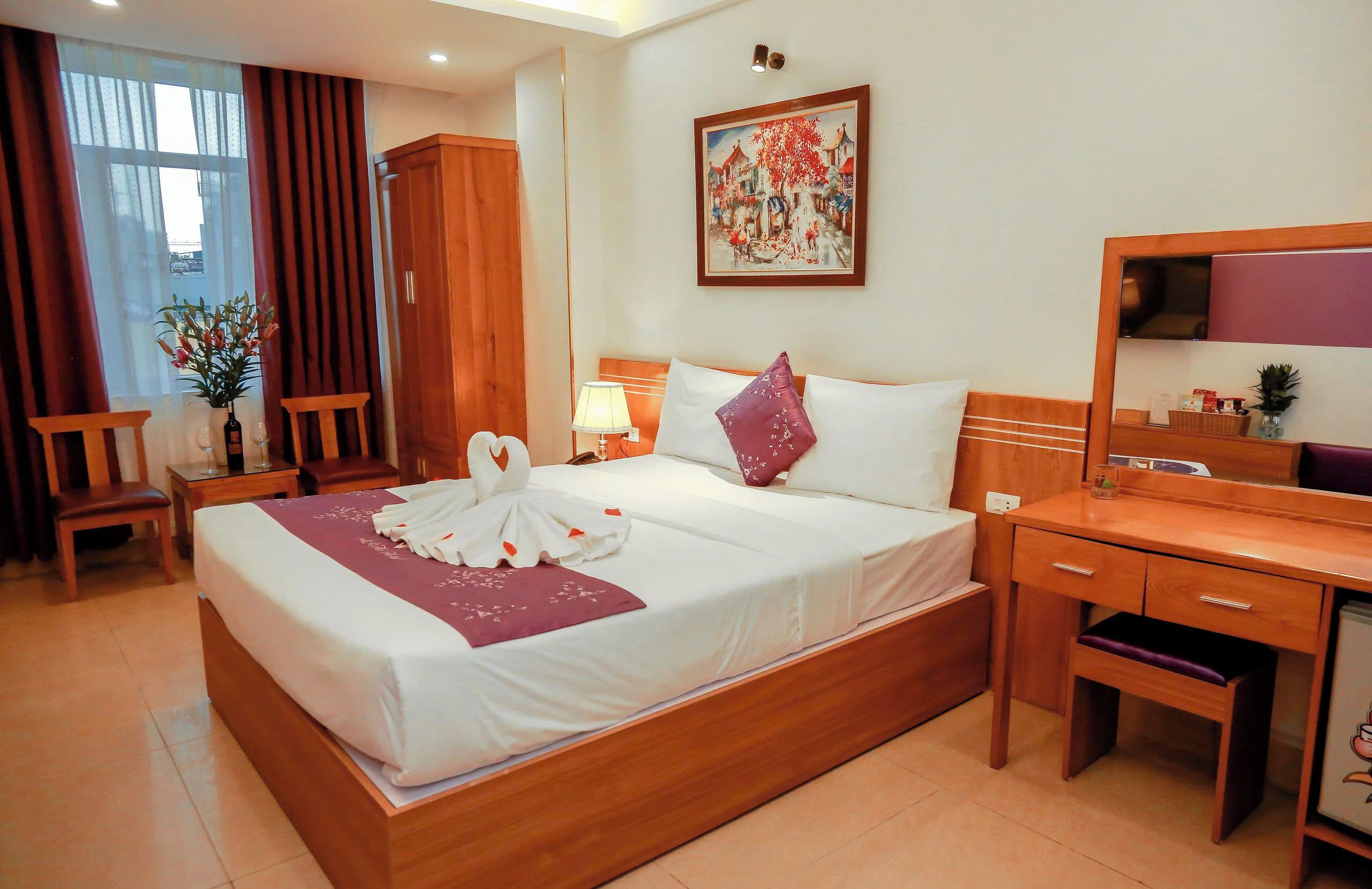 Chambre Double Deluxe, balcon, vue ville | Literie de qualité supérieure, surmatelas, minibar, bureau