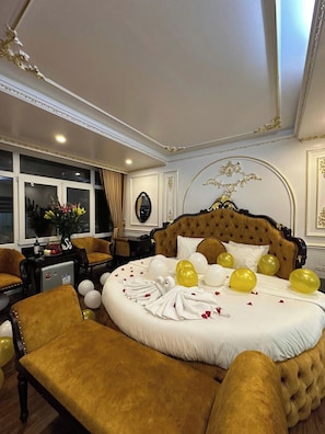 Suite, Balcony, City View | Premium bedding, pillowtop beds, minibar, desk - Aloha Hotel (Ha Noi)