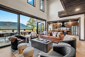 TV, fireplace, offices - Luxury•Grand View•Community Pool•Theater•EVCharger (Sevierville)