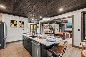 Interior - Luxury•Grand View•Community Pool•Theater•EVCharger (Sevierville)