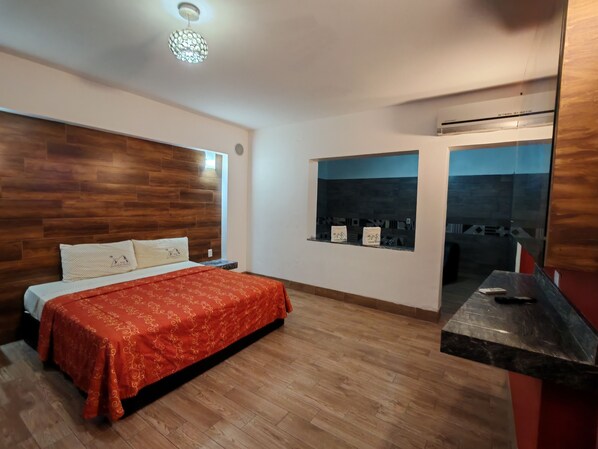 Standard Room | Desk, free WiFi