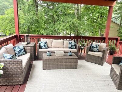In Dacula, super clean 4-bedroom home in a warm, welcoming community.