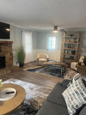 Smart TV, fireplace