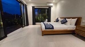 In-room safe, desk, blackout curtains, soundproofing - Adyatma Ubud (Ubud)