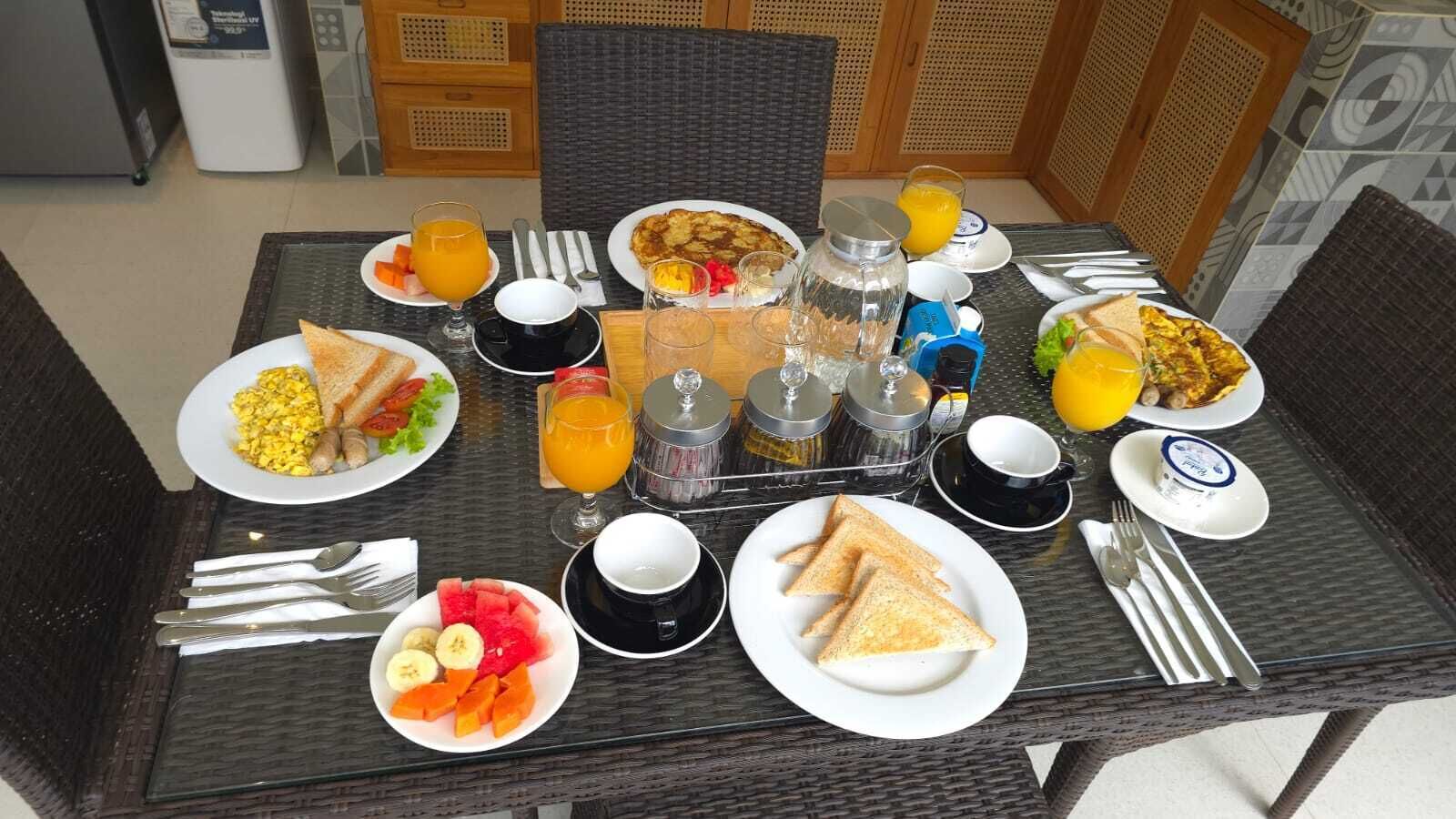 Villa, 2 Bedrooms, Balcony, Pool View | In-room dining