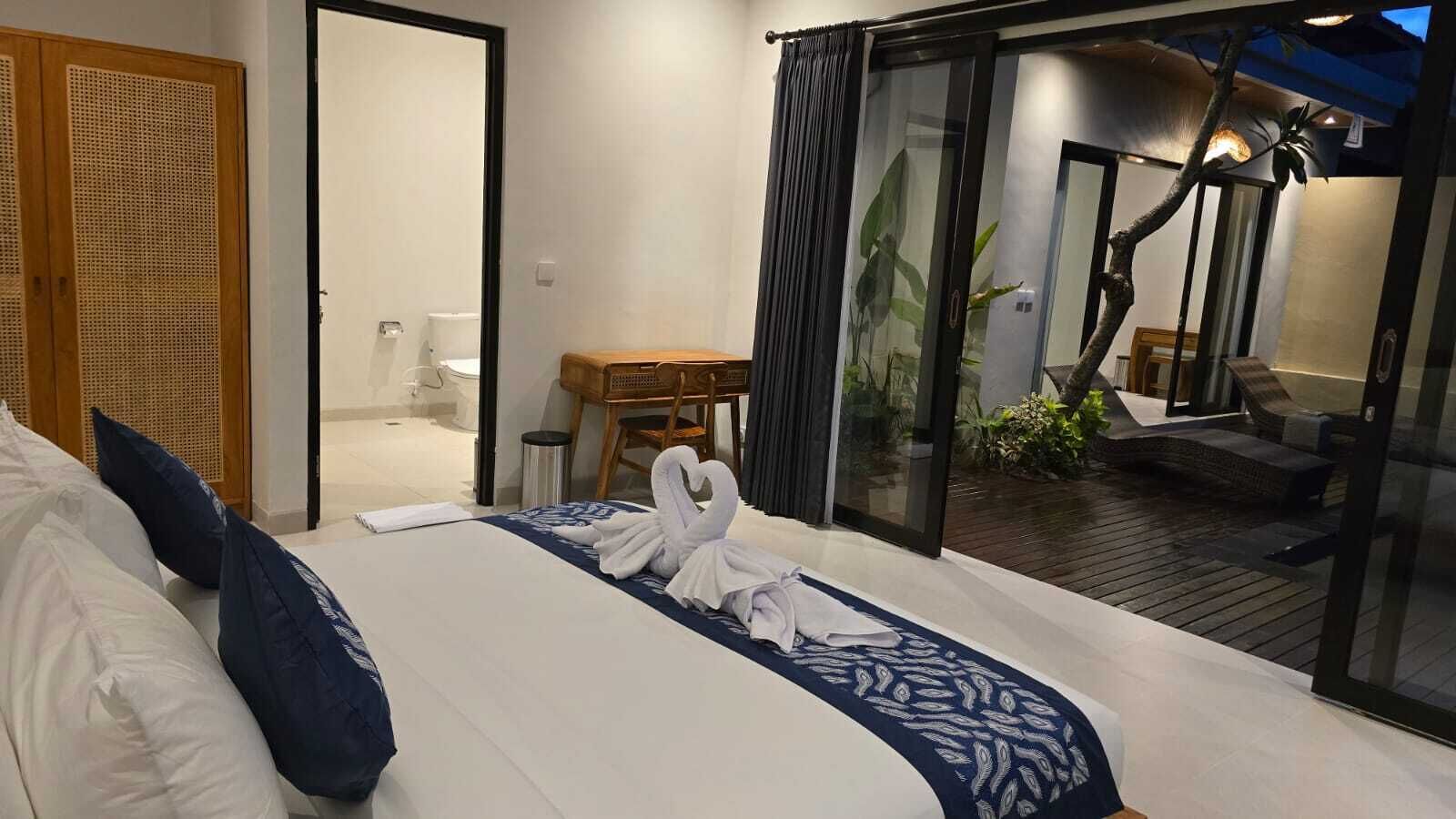 Zimmersafe, Schreibtisch, Verdunkelungsvorhänge, schallisolierte Zimmer