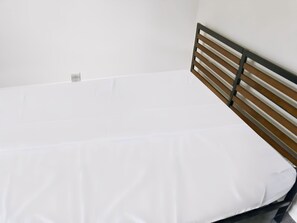 2 soverom, strykejern/-brett, wi-fi og sengetøy