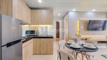 Apartment, 3 Bedrooms, City View | Private kitchen | Full-sized fridge, microwave, stovetop, rice cooker