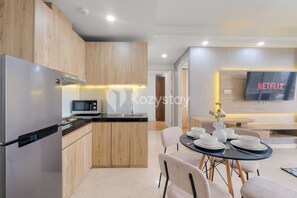 Apartment, 3 Bedrooms, City View | Private kitchen | Full-size fridge, microwave, stovetop, rice cooker