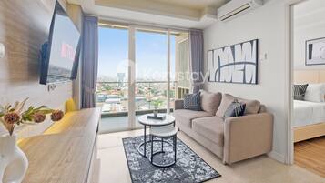 Apartment, 3 Bedrooms, City View | Living room | Smart TV, Netflix, streaming services