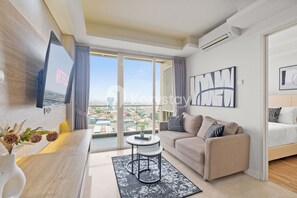Apartment, 3 Bedrooms, City View | Living room | Smart TV, Netflix, streaming services