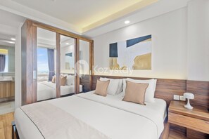 Escritorio y espacio para trabajar con laptop 