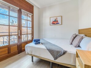 3 chambres, bureau, accès à Internet