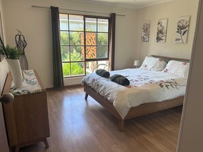2 chambres, fer et planche à repasser, draps fournis