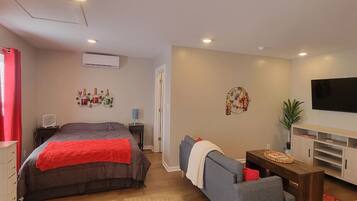 Desk, iron/ironing board, WiFi, bed sheets