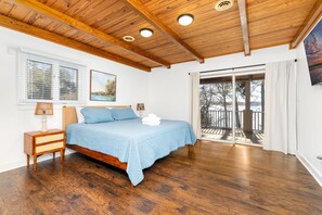 4 habitaciones, tabla de planchar con plancha y cuna de viaje 