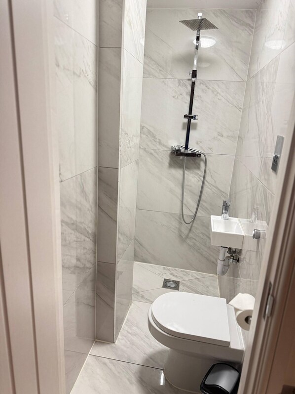 Apartment, 3 Bedrooms | Bathroom