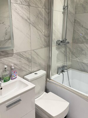 Appartement, 3 chambres | Salle de bain