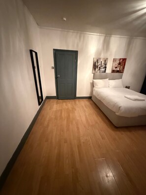 Room, 1 Bedroom, Balcony, City View | 1 bedroom - Room-arsenal Stadium Home 2 (London)