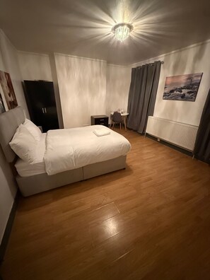 Room, 1 Bedroom, Balcony, City View | 1 bedroom