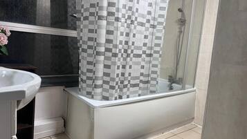 Room, 1 Bedroom, Balcony, City View | Bathroom