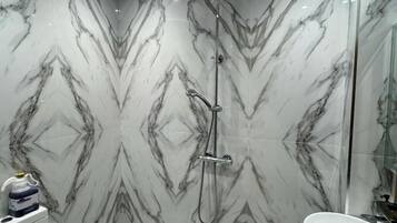 Appartement, 1 slaapkamer, balkon, uitzicht op tuin | Badkamer