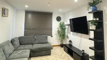 Apartemen, 1 kamar tidur, balkon, pemandangan kebun | Ruang keluarga